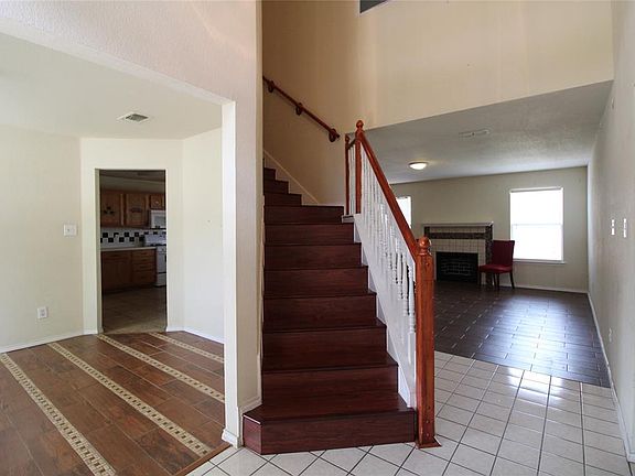 5th image of 8401 Clearbrook Dr