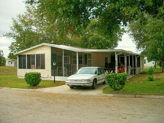 Front and Back Screen Porches This cutie is a must see!