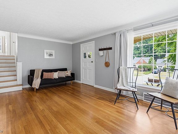 4th image of 3556 Meadowbrook Blvd