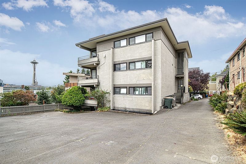 2nd image of 914 6th Avenue N #201
