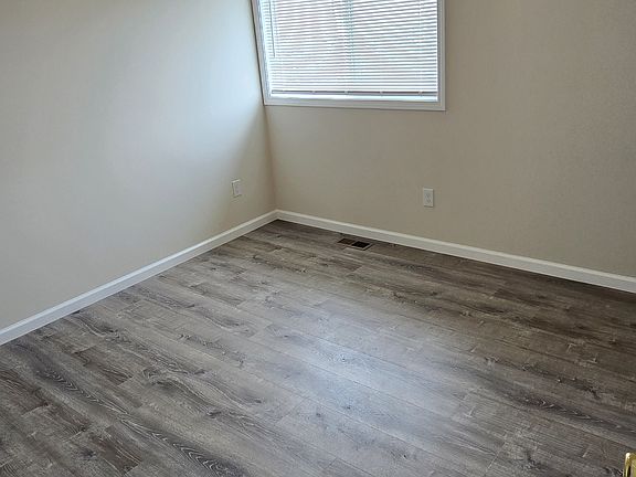 5th image of 310 Woodlawn Ave