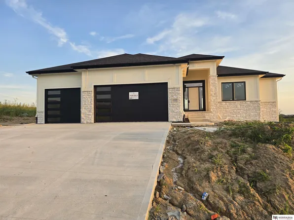 16127 Belling St, Bennington, NE 68007