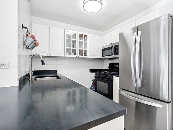 3rd image of 68 Bradhurst Ave APT 5F