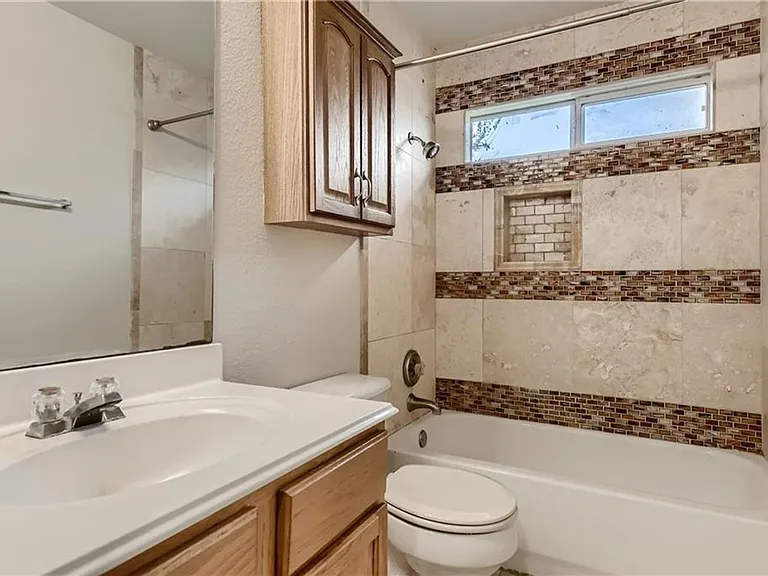 113 Cassandra Dr — Photo 16