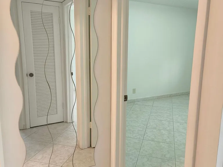 122 Normandy Ln #C — Photo 4