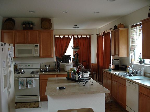 5th image of 3327 E Pinot Noir Ave