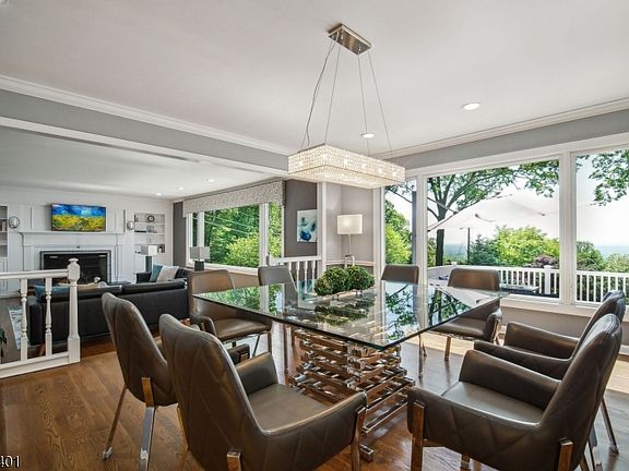 5th image of 1008 Mary Allen Ln