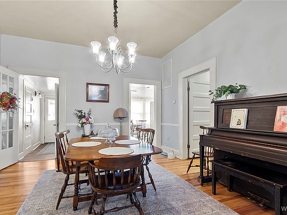 4th image of 407 1st St N