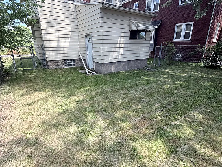 1056 Burkhardt Ave — Photo 23