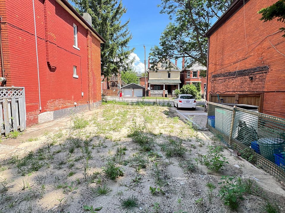2nd image of 128 Stinson St