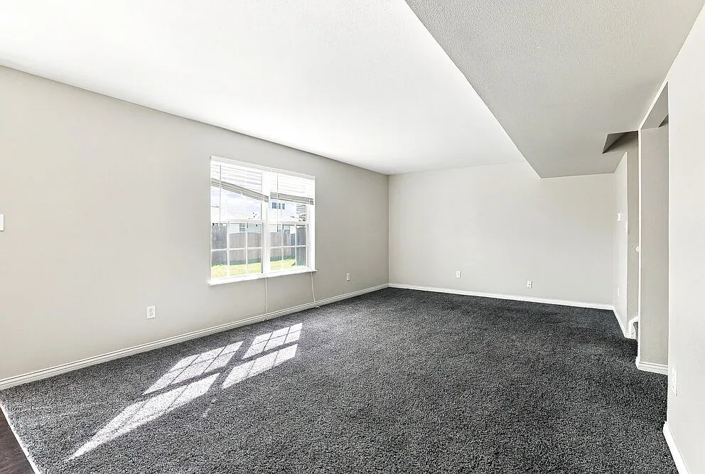 4 bed, 2.5 bath, 1704 sqft, $2,040 — Photo 4