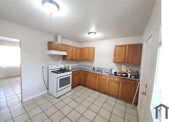 5th image of 5325 Howard St APT B