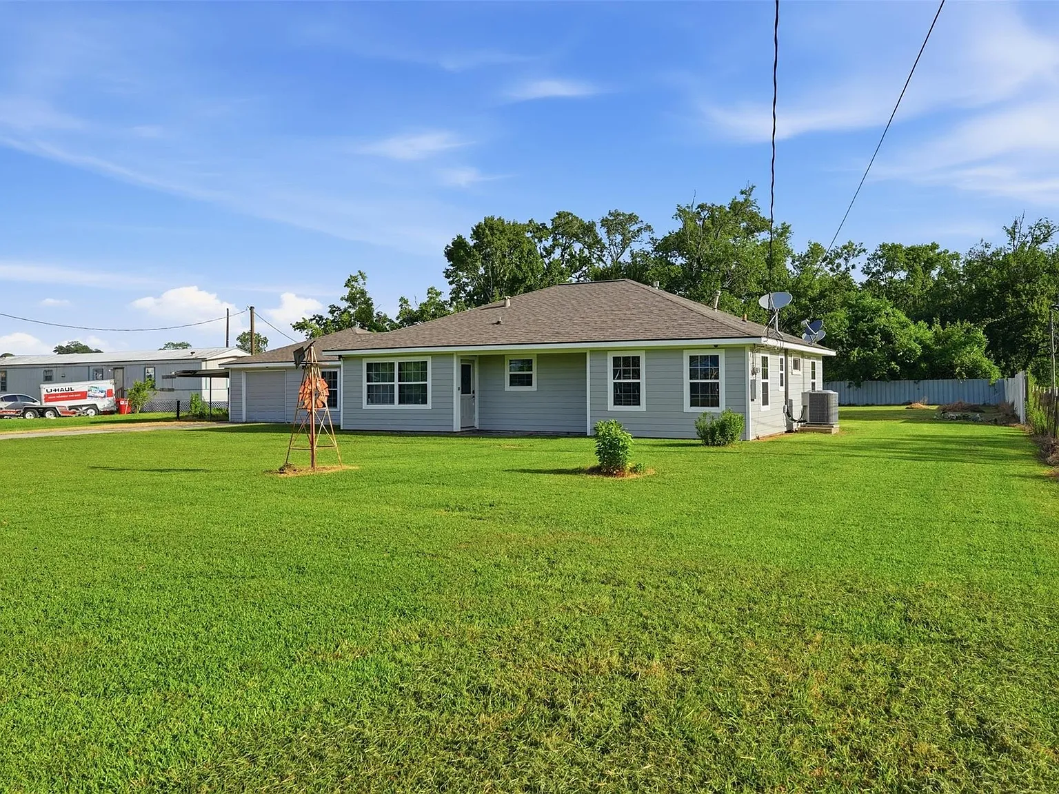 3 bed, 2.0 bath, 1372 sqft, $1,700 — Photo 3