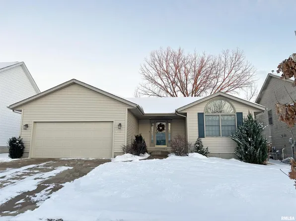6733 Brookview Ln, Davenport, IA 52806