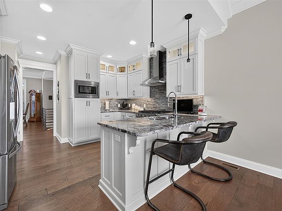 5th image of 8680 Drakes Blvd