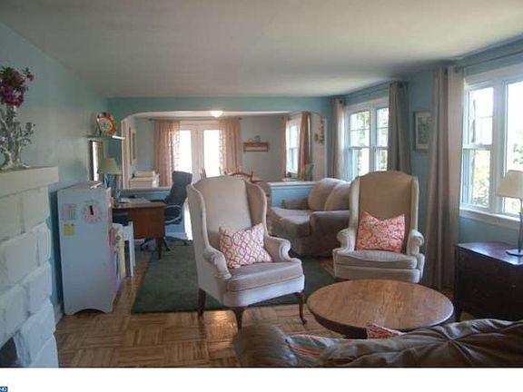 3rd image of 324 Georgia Ln