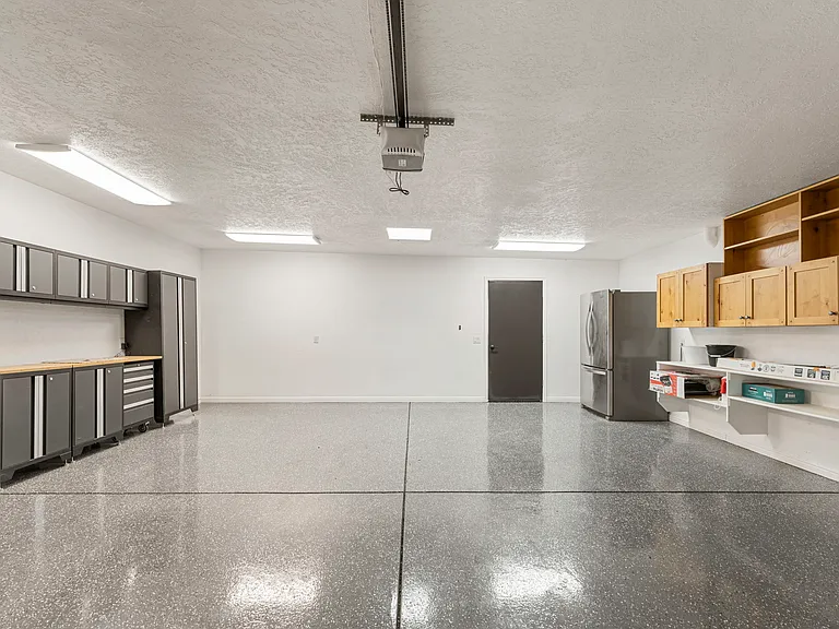 1602 N Sutava Dr — Photo 36