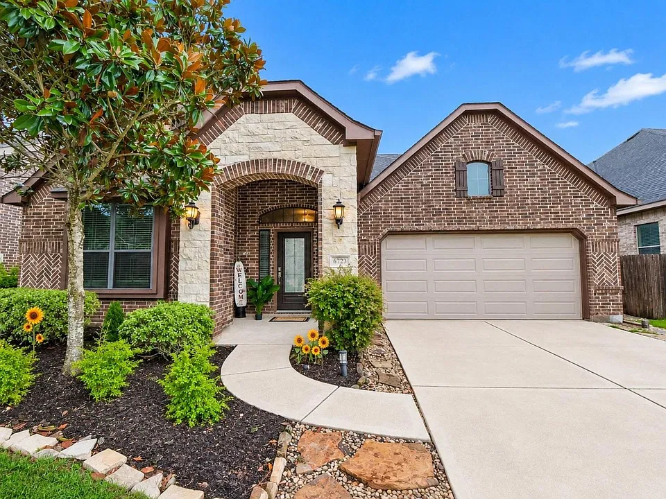 6723 Sotoria Ln