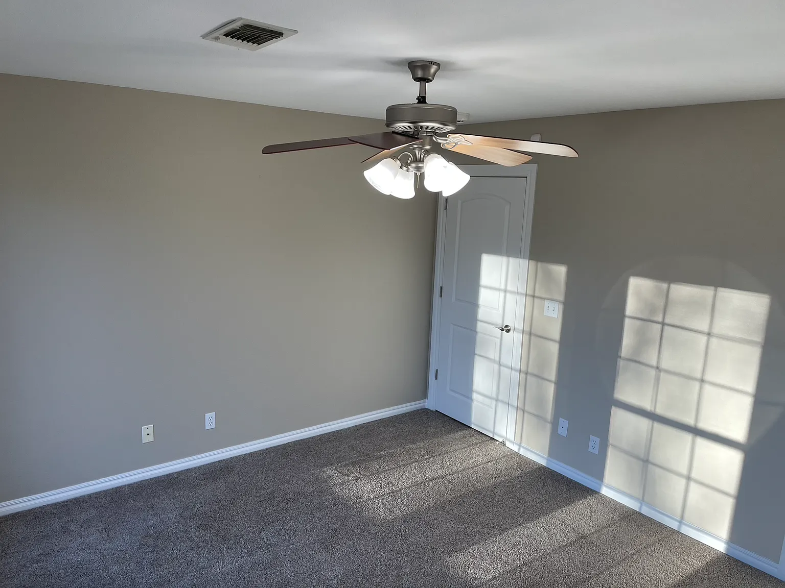 4 bed, 2467 sqft, $665 — Photo 3