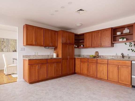 5th image of 130 Mount Auburn St APT 506