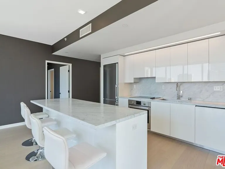 1050 S Grand Ave #1001 — Photo 5