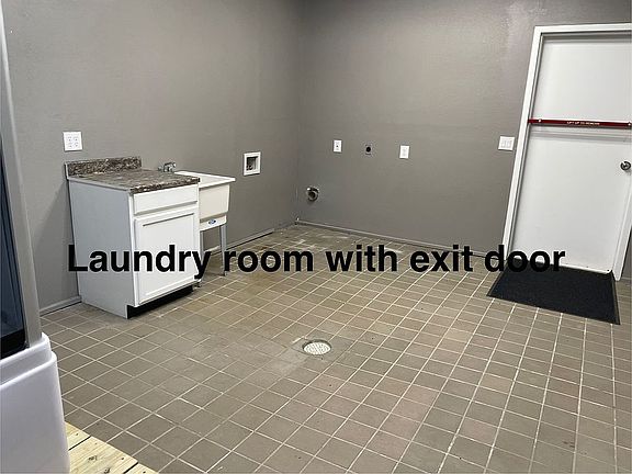 5th image of 3212 E Walnut St