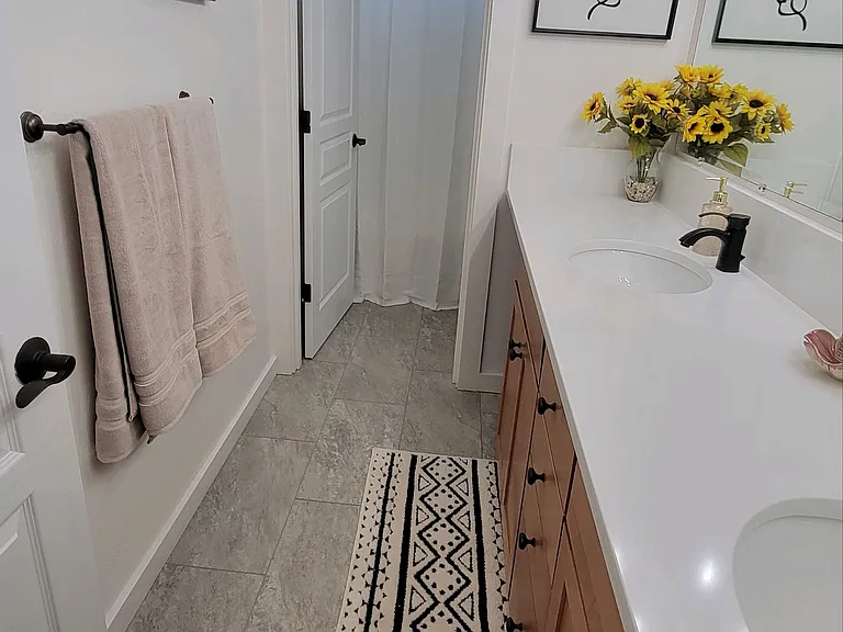 2461 Mountain Ter — Photo 15