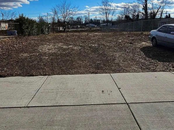 521 E Cherry St, Vineland, NJ 08360