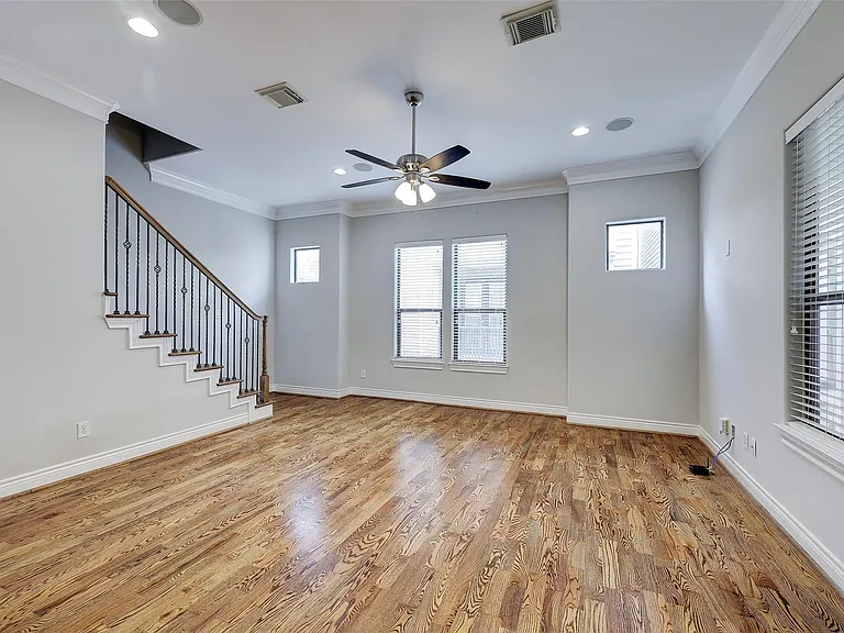 3245 Maxroy St — Photo 3