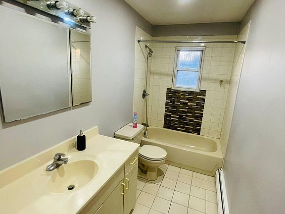 2nd image of 340 Nassau Blvd