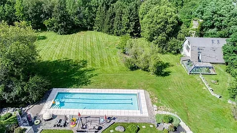 318 Grange Hall Rd — Photo 13