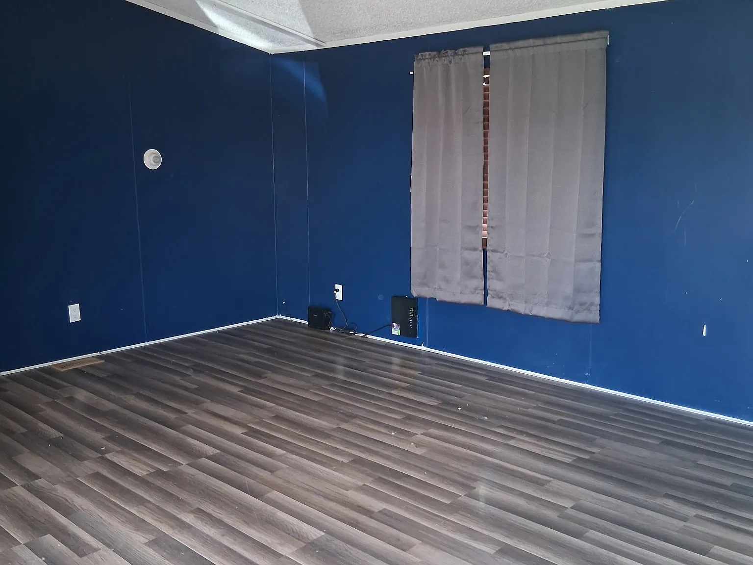 3 bed, 1000 sqft, $935 — Photo 2