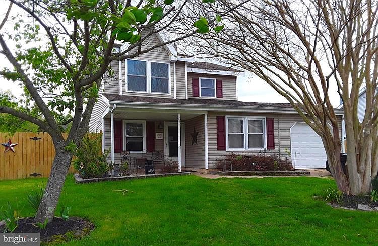 1st image of 33 Danbury Dr