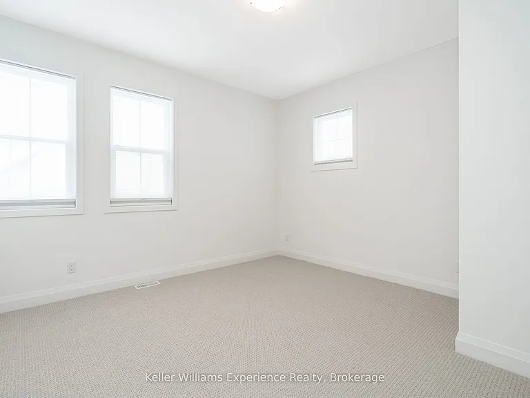 24 Danielle Cres — Photo 13