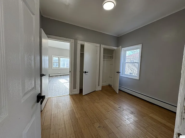 9 Rose Ave #3 — Photo 4