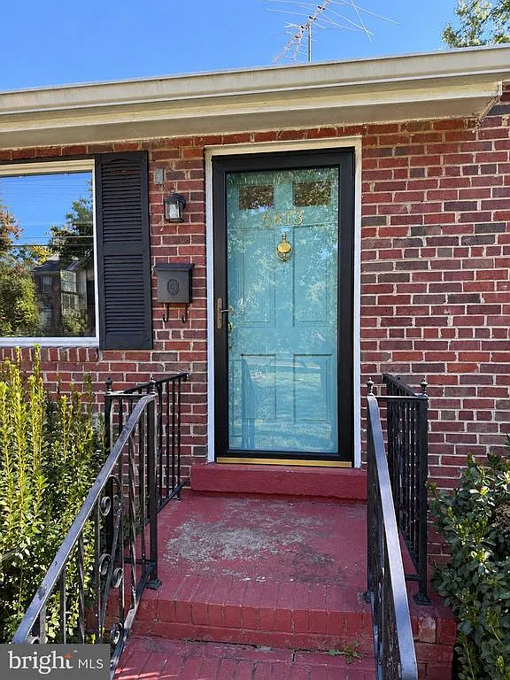 3 bed, 2.0 bath, 1320 sqft, $3,200 — Photo 3