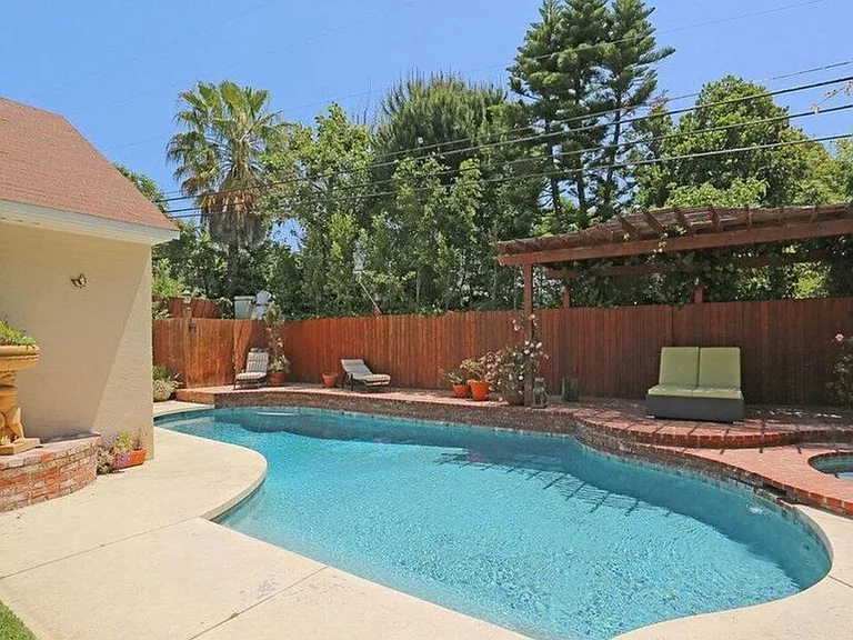 3076 Earlmar Dr — Photo 20