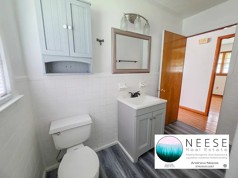 422 Barker Ln — Photo 9