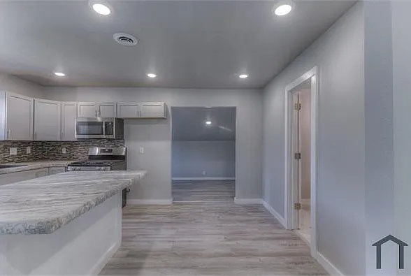 3923 N Lansing Ave — Photo 2
