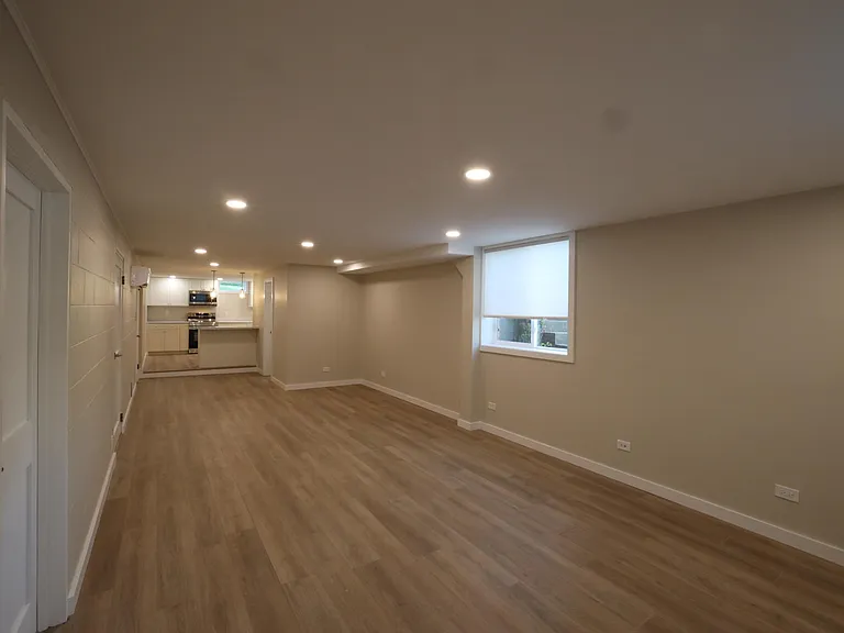 1534 N Woodburn Ave #B — Photo 6