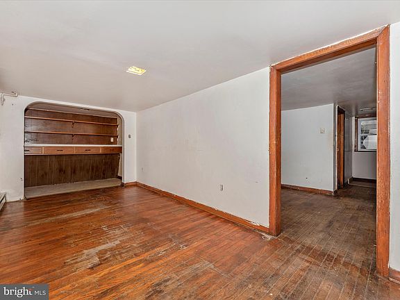 4th image of 417 Main St