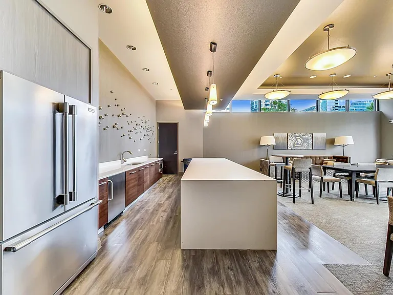 240 E Illinois St #1208 — Photo 3