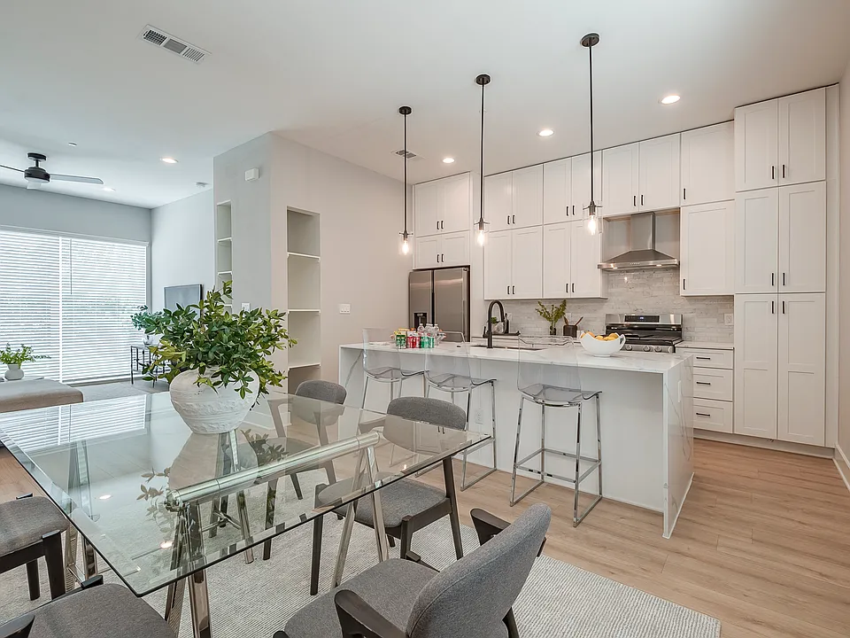 1423 N Carroll Townhomes