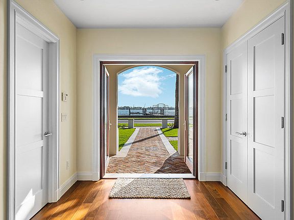3rd image of 5719 S Flagler Drive