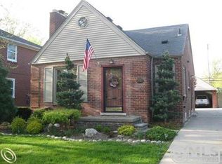 1720 Hampton Rd, Grosse Pointe Woods, MI 48236