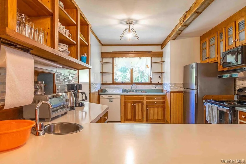 2 bed, 1.0 bath, 1248 sqft, $2,500 — Photo 3