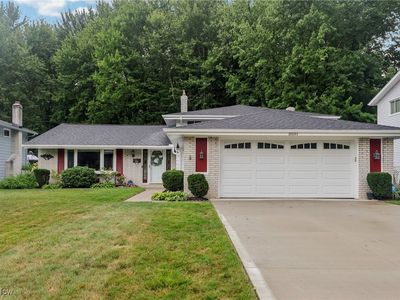 28065 Edgepark Dr, North Olmsted, OH, 44070