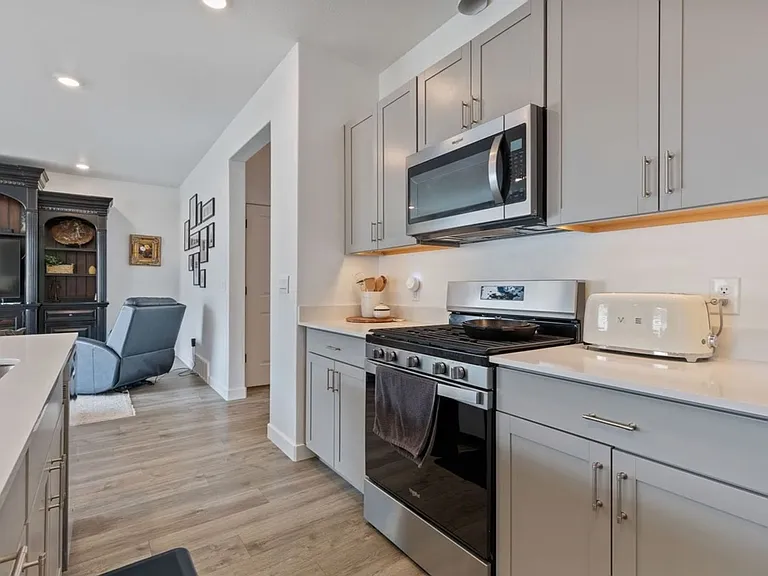 1323 S Raintree Ln — Photo 10