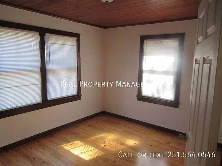 3412 Laverne Dr E — Photo 12