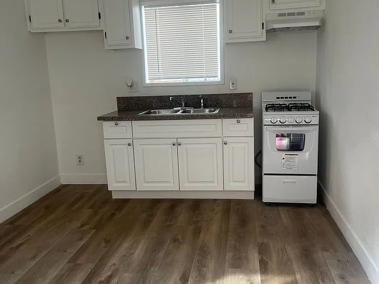 935 Alamitos Ave — Photo 18